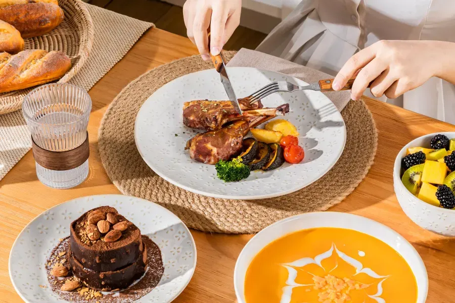 Classic Embossed Stoneware Bowls